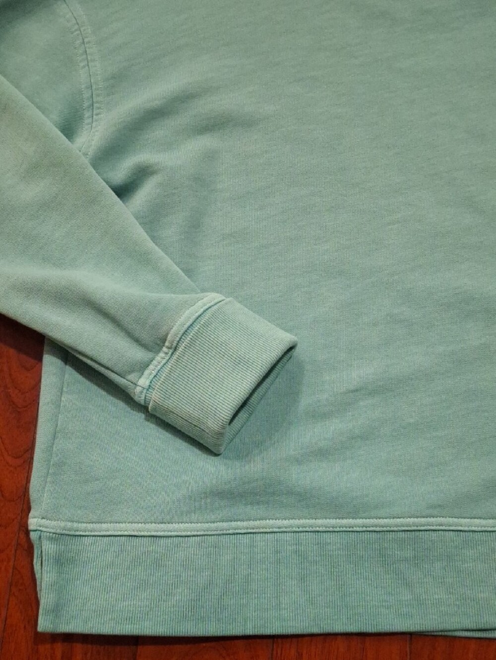 Vineyard Vines Mint Green Whale Logo Crewneck - Picture 3 of 12
